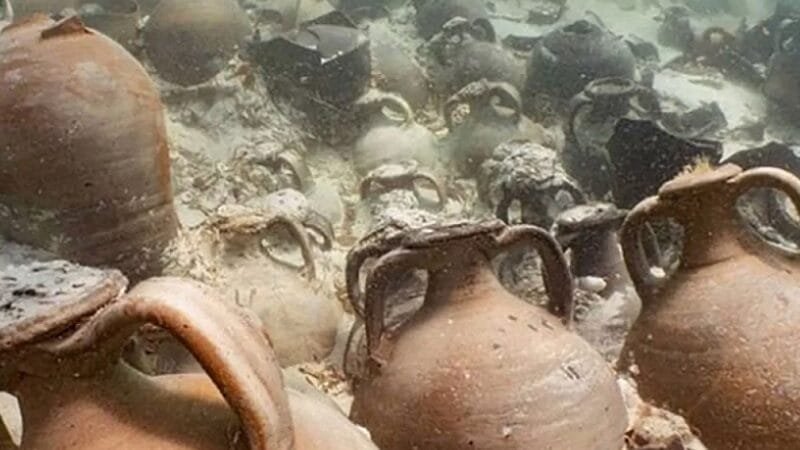 Navio do século 5 descoberto com 10 mil peças de cerâmica