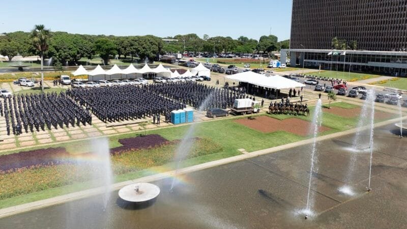 Novos praças integram o policiamento reforçado para o final do ano, na operação que começou com uma formatura na frente do Palácio do Buriti/Anderson Parreira/Agência Brasília
