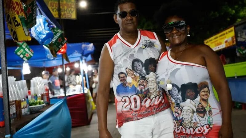 Isabel Cristina e Samuel de Souza no show do Trem do Samba, que celebra o Dia Nacional do Samba, em Oswaldo Cruz, no Rio/Fernando Frazão/Agência Brasil