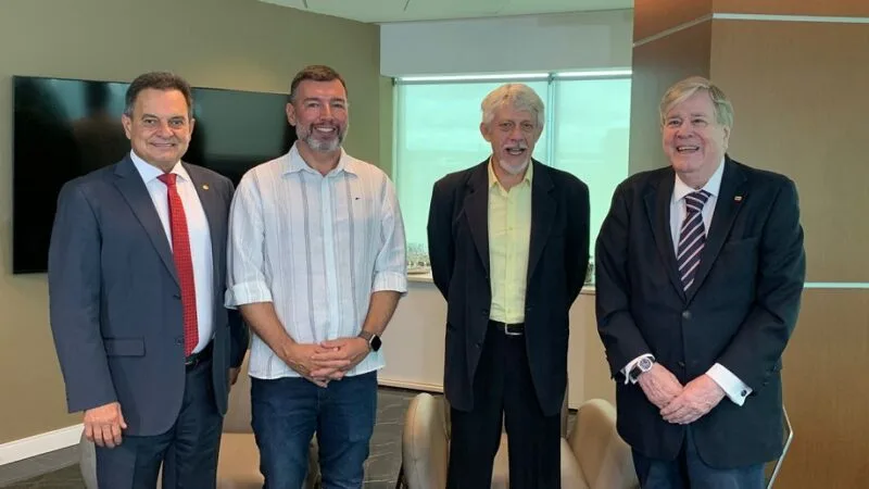 Ex-senador Aelton Freitas, educador Rafael Parente, Gilmar Corrêa e o ex-ministro da Educação, Hugo Napoleão, no Bastidores da Educação/Carolima Lima/Misto Brasil