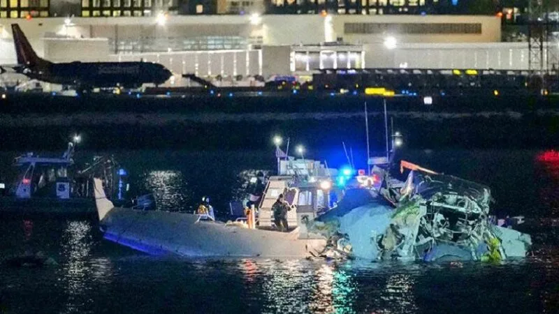 Colisão entre avião e um helicóptero sem sobreviventes