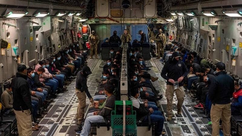 Primeiros voos dos EUA para a base na Baía de Guantánamo