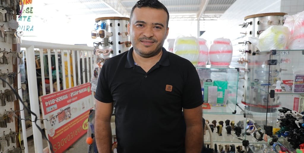 Micro empreendedor comerciante Juvenilson Souza Dias Gama Misto Brasil