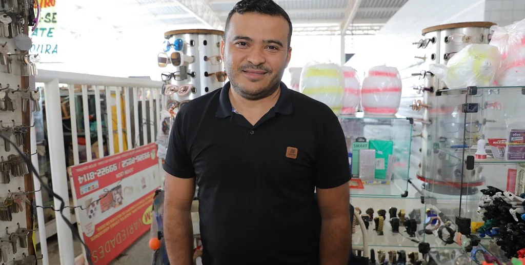 Micro empreendedor comerciante Juvenilson Souza Dias Gama Misto Brasil