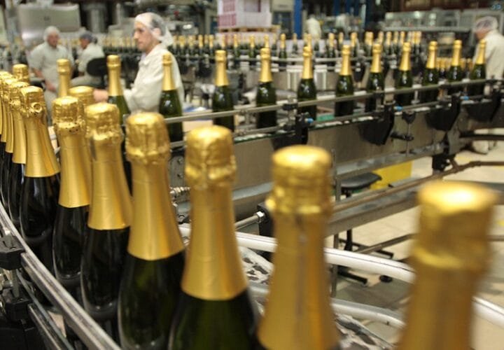 Atividade industrial registrou alta de 4,2% em maio