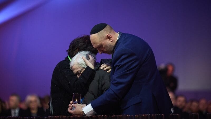 Sobreviventes dizem que o mundo está novamente em crise