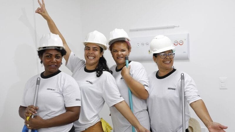Alessandra Ribeiro, Azilene Lopes e Maria Irene Alves  participam do Curso Rejunte com Elas, que amplia a participação feminina na construção/Lúcio Bernardo Jr./Agência Brasília