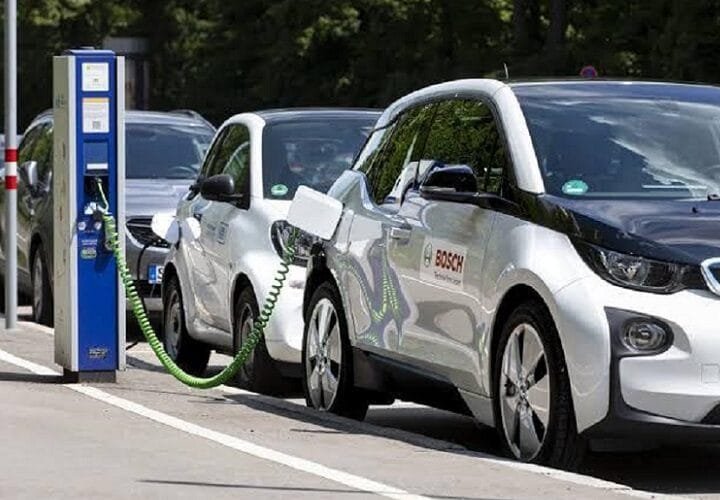 Venda recorde de 35 mil carros eletrificados em março