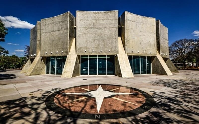 Planetário de Brasília área externa Misto Brasil