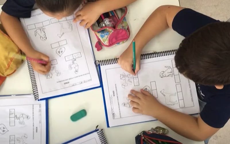 Bastidores da Educação vinheta programa Misto Brasil