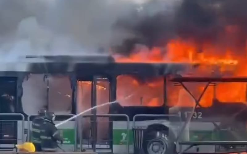 Ônibus queimando acidente avião SP Misto Brasil