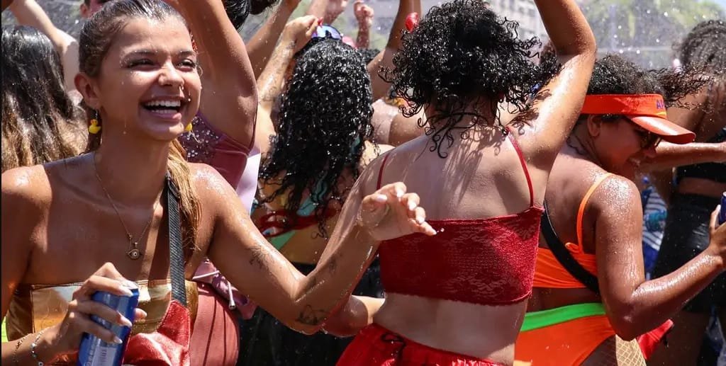Carnaval pré-carnaval RJ bloco Favorita Misto Brasil