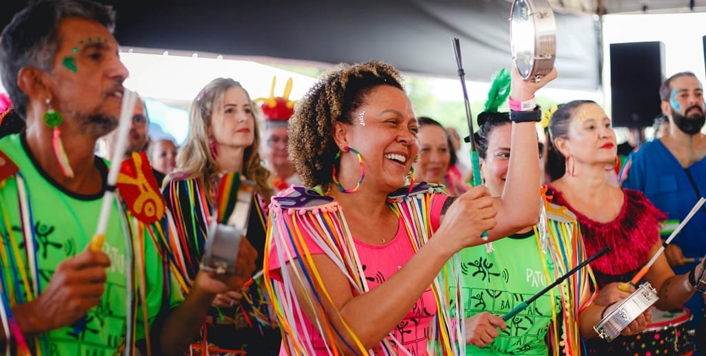 Carnaval 2025 DF foliões Misto Brasil