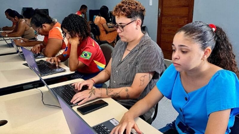 Assentamento em Alagoas recebe computadores para treinamento