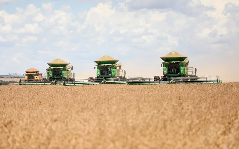 Começou a temporada da colheira da soja no Distrito Federal