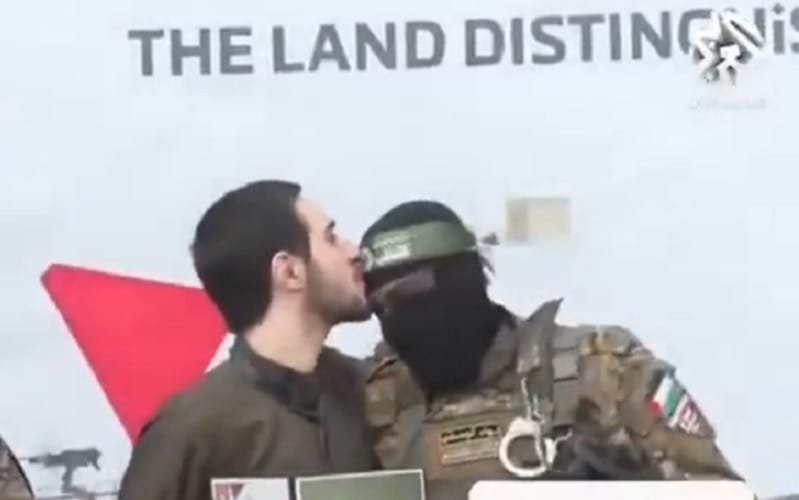 Israel Hamas refém solto beijo na testa Misto Brasil