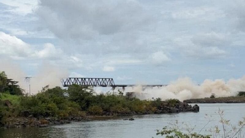 Estrutura de ponte entre Maranhão e Tocantins foi implodida