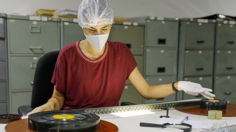 Técnica do Arquivo Público, que completa 40 anos, preserva acervos de grande interesse hist;orico do Distrito Federal/Lúcio Bernardo Jr./Agência Brasília