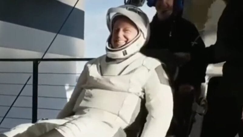 Nove meses depois astronautas retornaram à Terra