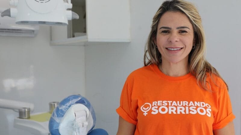 Andréa Oliveira é dentista e está integrada ao Saúde Mais Perto do Cidadão – restaurando Sorrisos, que passou pelo Paranoá/Paulo H. Carvalho/Agência Brasília
