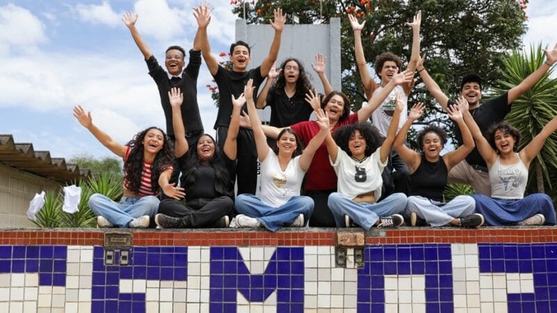 Alunos do CEM 3, de Taguatinga, comemoram os resultados no projeto que ajuda nos estudos para concorrer nos vestibulares/Geovana Albuquerque/Agência Brasília