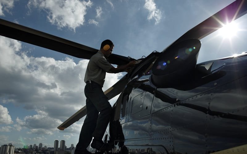 Helicóptero manutenção aeronave Misto Brasil
