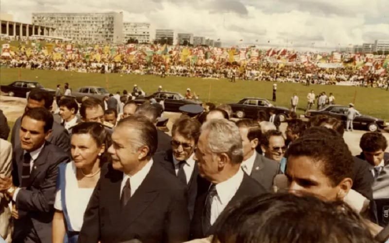 José Sarney redemocratização posse Misto Brasil