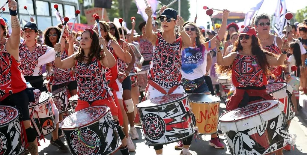 Dia Internacional da mulhere bateria Brasília Misto Brasil