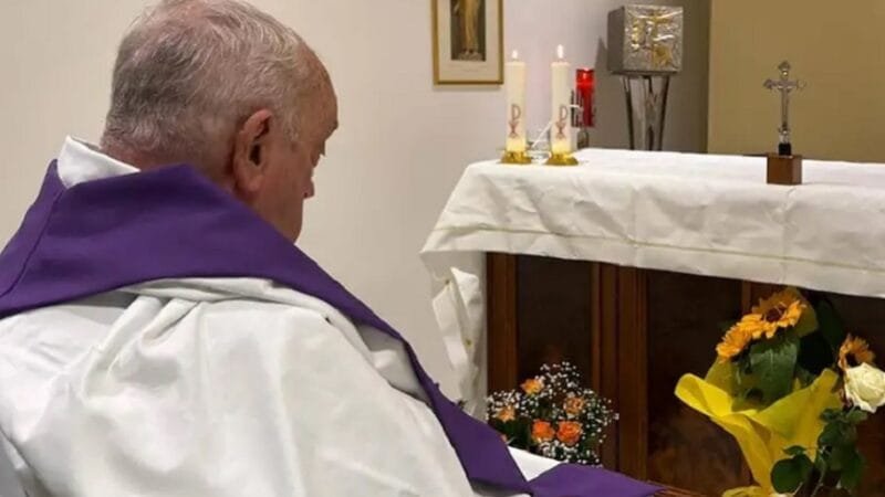 Papa Francisco pode aparecer para saudação aos fiéis