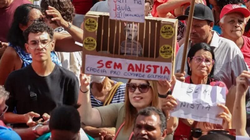 Atos contra a anistia na tentativa de golpe do 8 de janeiro