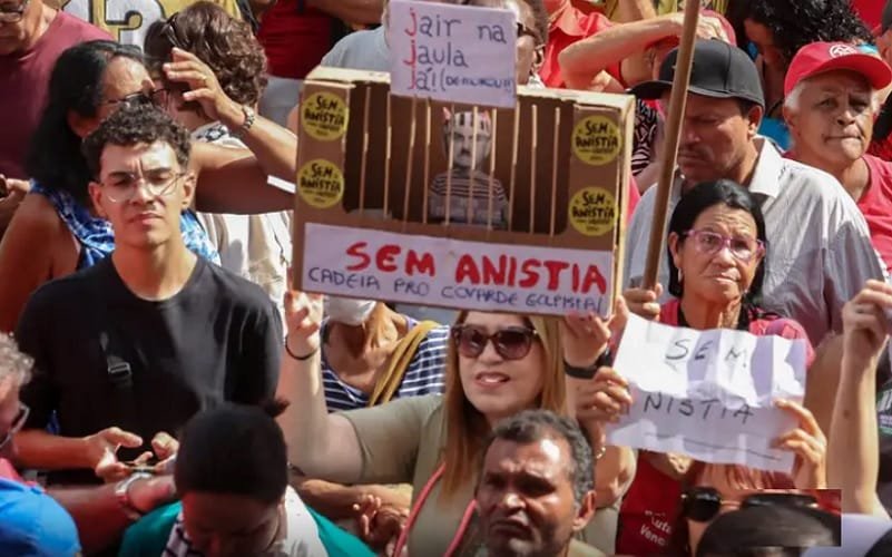 Manifestação sem anistia Misto Brasil