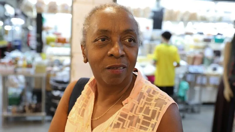 Tânia Maria Farias foi escolher o melhor peixe para o almoço para esta Sexta-feira Santa/Matheus H. Souza/Agência Brasília