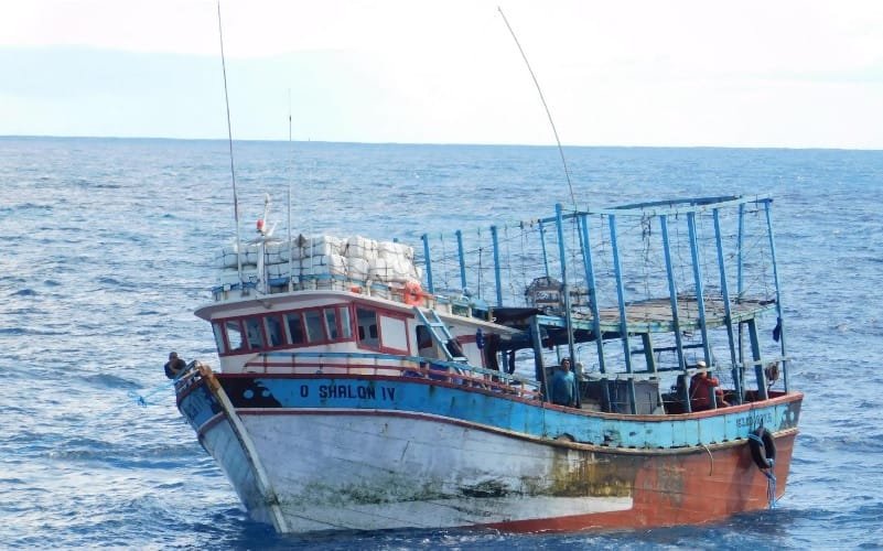 Barco de pesca apreensão Marinha do Brasil Misto Brasil