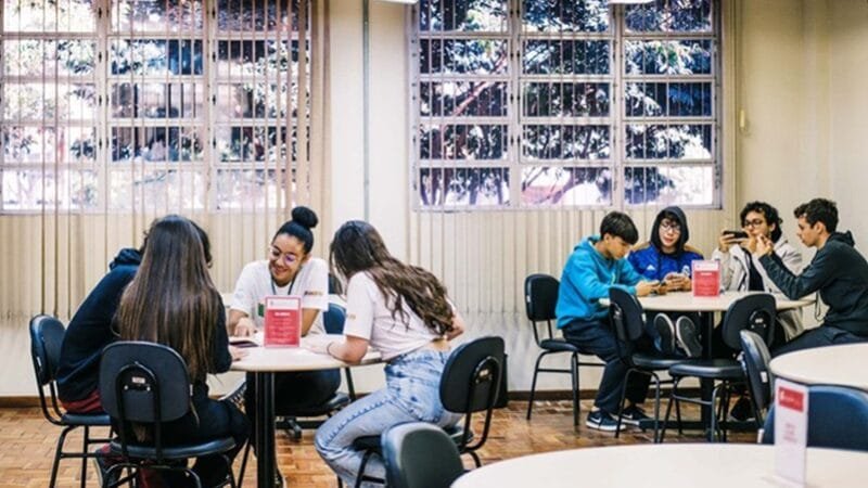 Deputada e coordenadora do FNE no Bastidores da Educação