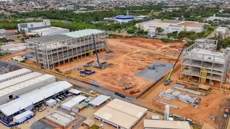 Lula da Silva fala em novos investimentos em visita a empresa