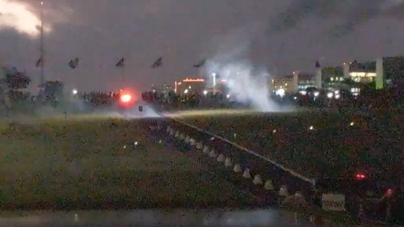 Bombas de gás impedem invasão do Congresso Nacional