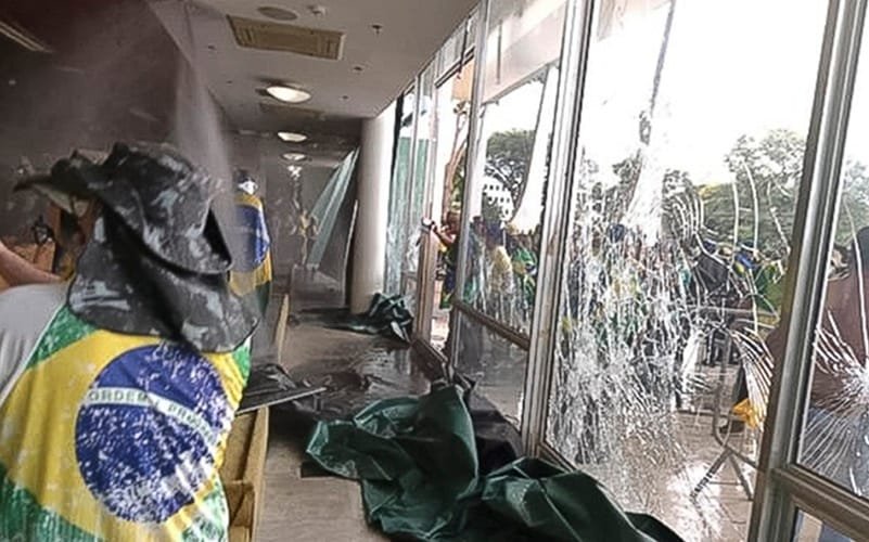 Invasão 8 de janeiro Câmara Misto Brasil