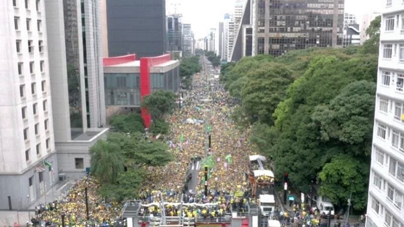 Tarcísio diz em ato que é preciso “discutir o que interessa”