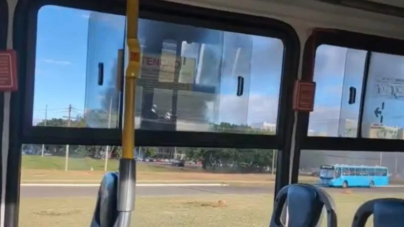 Anexo do Ministério da Educação pega fogo