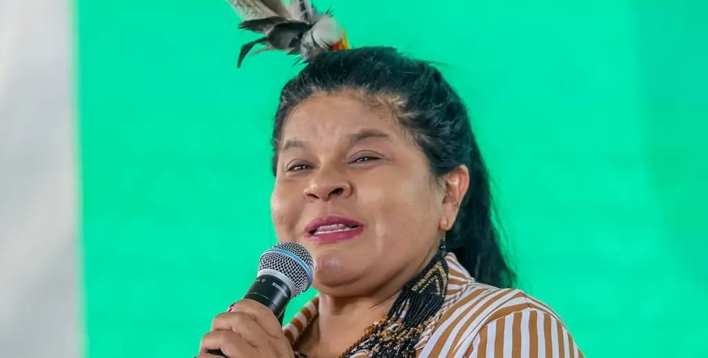 Ministra dos Povos Indígenas Sônia Guajajaras Misto Brasil
