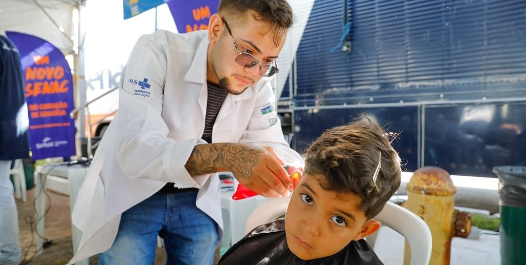 Serviço corte de cabelo garoto Gama DF Misto Brasil
