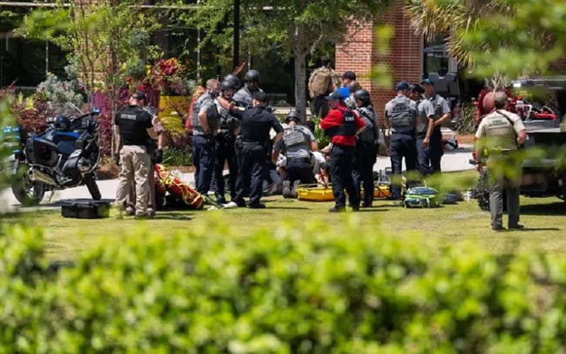 Tiroteio Universidade da Flórida EUA Misto Brasil