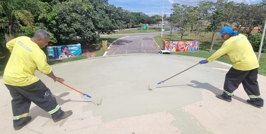 GDF Presente limpeza de monumento Misto brasil