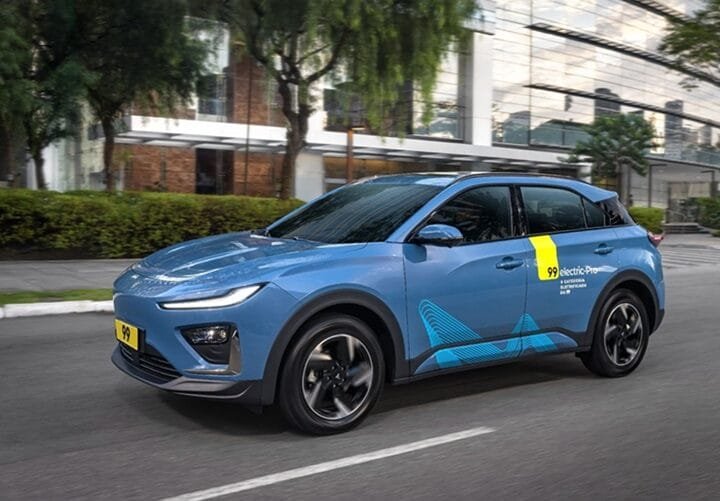 Frota de carros elétricos no Brasil deve atingir 1 milhão