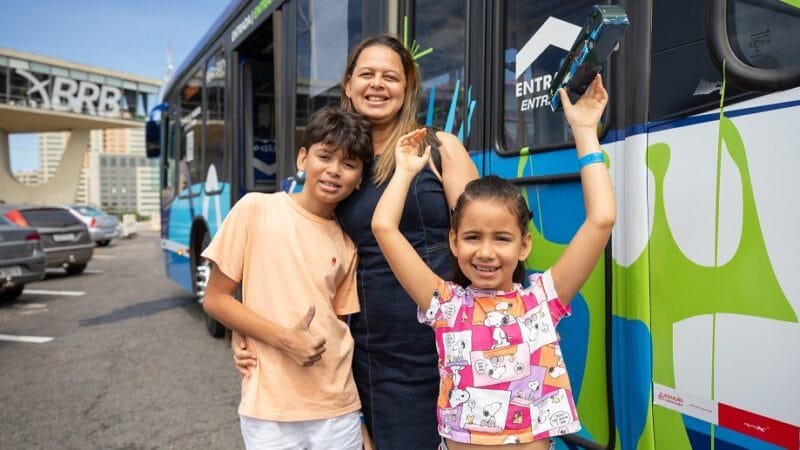 Eliete de Carvalho fez com os filhos Gabriel e Luís a viagem do city tour pelos pontos turísticos de Brasília/Geovana Albuquerque/Agência Brasília