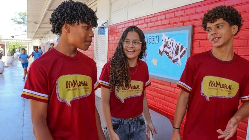 Gustavo Henrique Santos, Ana Gabriella Vieira e Lucas Reis participam do NaMoral, que movimenta 23 mil estudesdes da rede pública/Paulo H. Carvalho/Agência Brasília