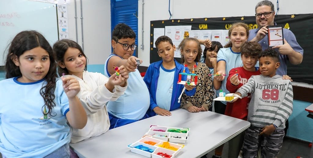 Estudantes robótica Escola Classe 708 Norte Misto Brasil