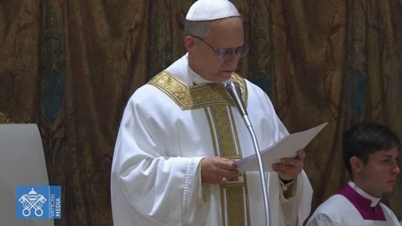 Papa na missa inaugural criticou o sistema econômico