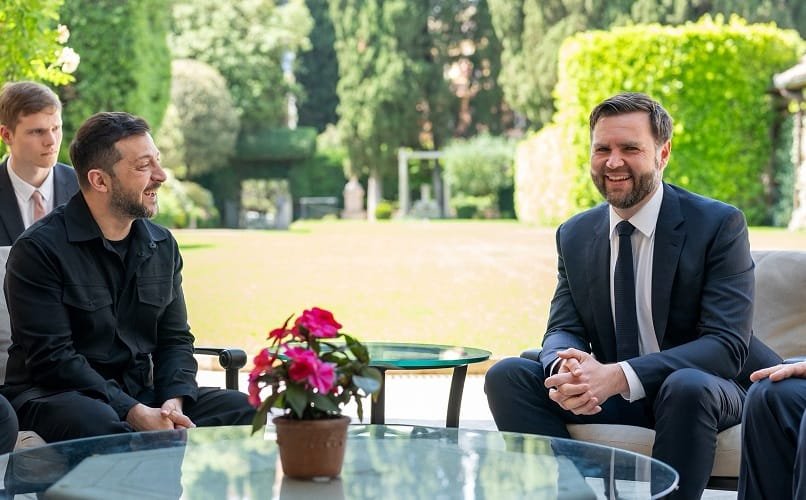 Volodomyr Zelensky e JD Vance encontro Misto Brasil