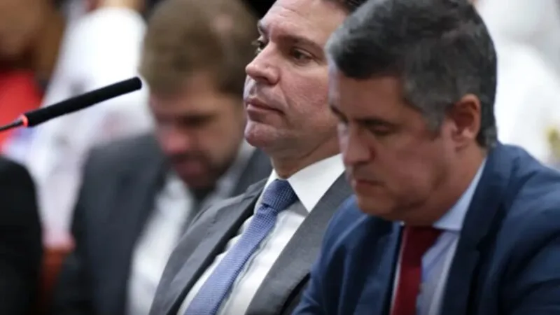 Ramagem pensa em pedir asilo e renunciar ao mandato